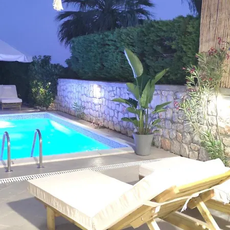 With 2 Bedrooms - 2 Bathrooms - Private Pool - Wifi 350 Mbps * شاراكي